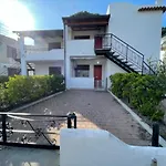 Inviting Flat For Four Guests In *