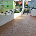 Inviting Flat For Four Guests In *