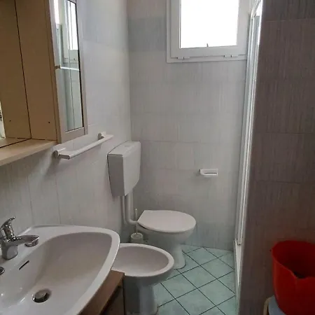 Inviting Flat For Four Guests In Lägenhet