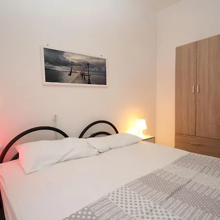 Inviting Flat For Four Guests In