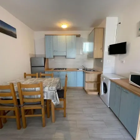 Inviting Flat For Four Guests In Lägenhet *