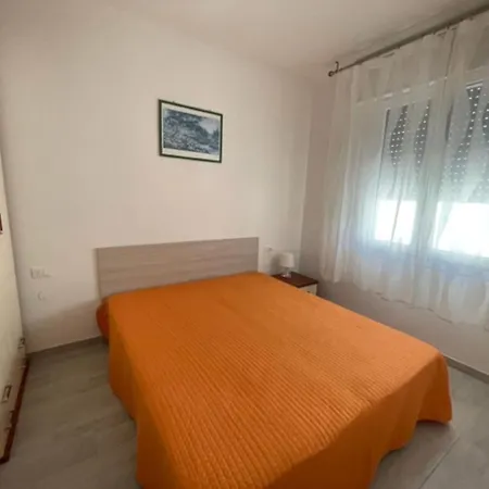 Inviting Flat For Four Guests In *