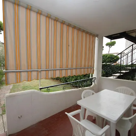 Lägenhet Inviting Flat For Four Guests In *