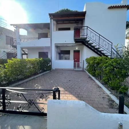 Inviting Flat For Four Guests In *