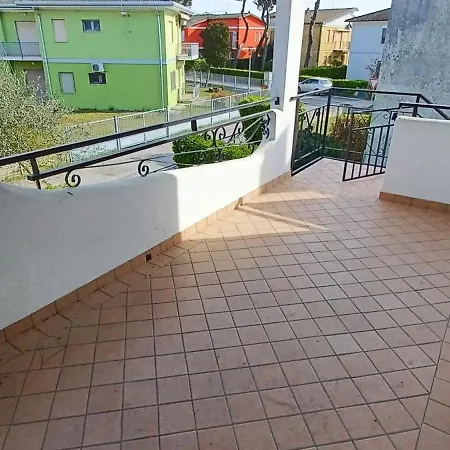Inviting Flat For Four Guests In *